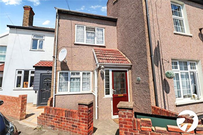 3 Bedroom Terraced House For Sale In Stapley Road, Belvedere, DA17