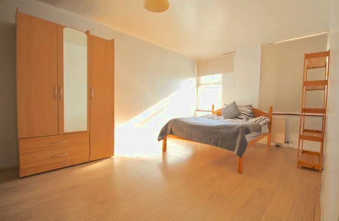 3 Bedroom Flat To Rent In Rivermead House, Homerton Road, London E9