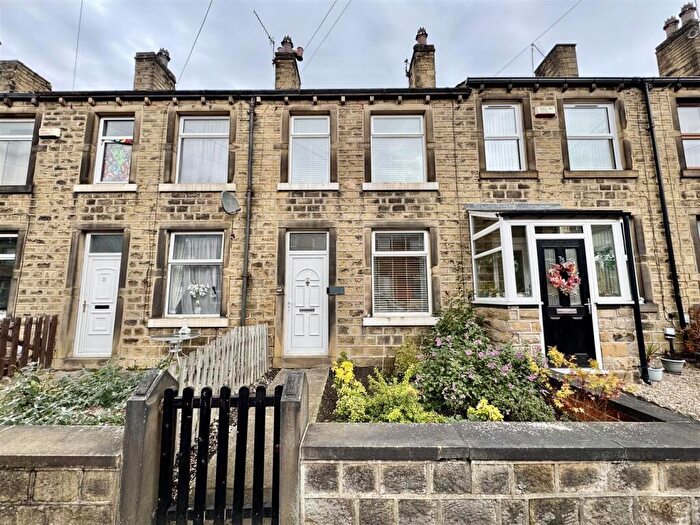 3 Bedroom Terraced House For Sale In Senior Street, Moldgreen, Huddersfield, HD5