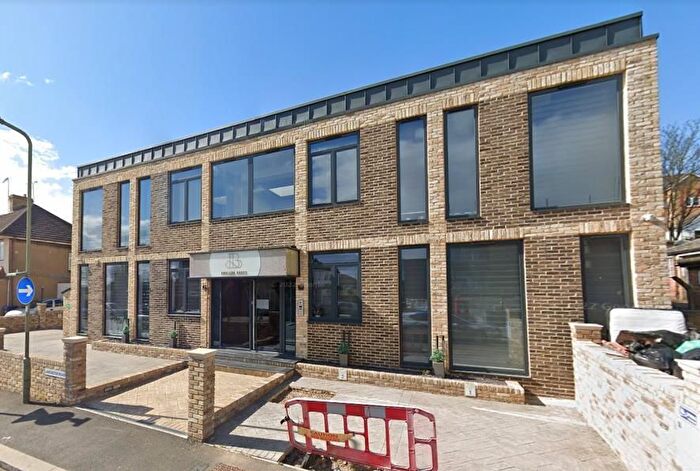 2 Bedroom Flat To Rent In Lancaster Road, Barnet, EN4