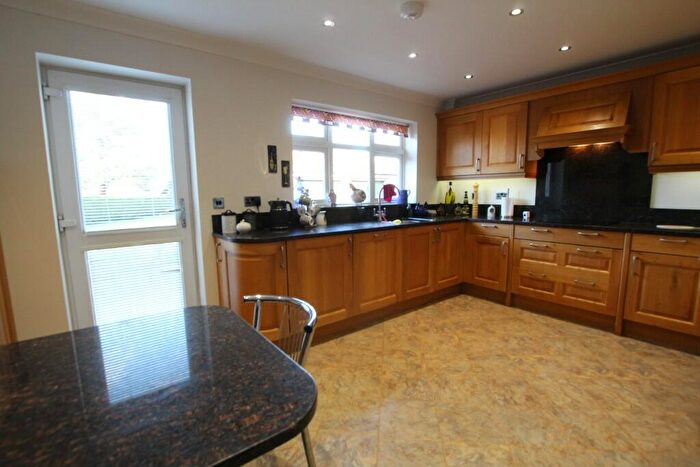 4 Bedroom Detached House For Sale In Blunham Road, Moggerhanger, MK44