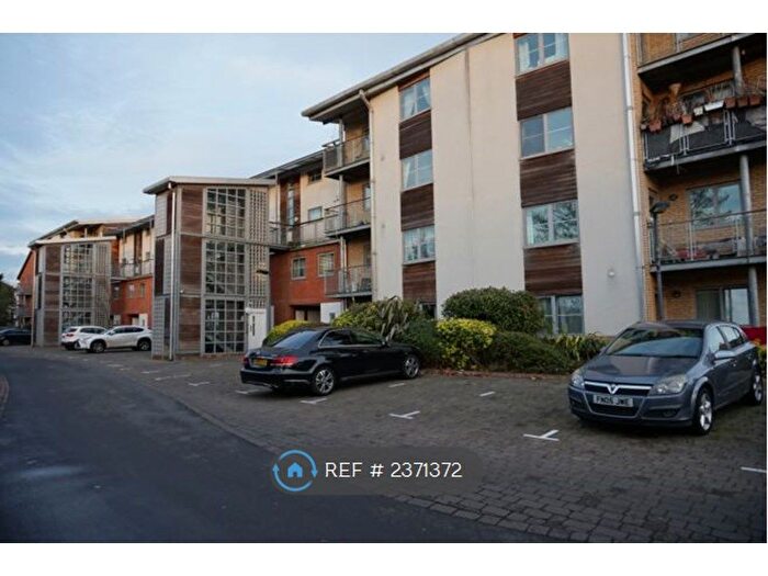 2 Bedroom Flat To Rent In Windmill Road, Slough, SL1