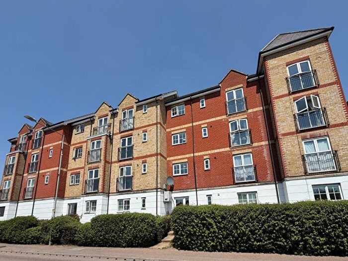 2 Bedroom Flat For Sale In Kendal, Purfleet, RM19