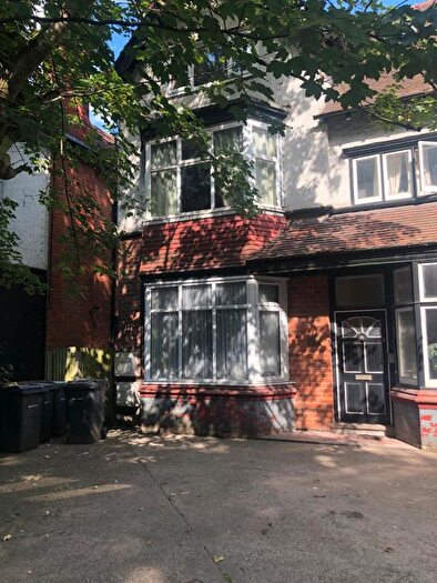 2 Bedroom Flat To Rent In Yardley Wood Road, Moseley, Birmingham, B13