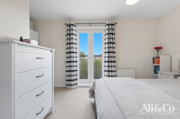 2 Bedroom Detached House For Sale In Woodside Close, Grays, RM16