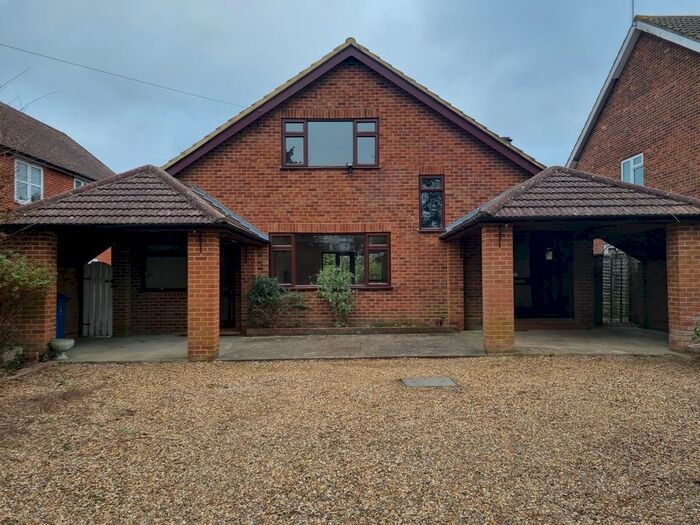3 Bedroom Detached House To Rent In Tower Hill, Farnborough, GU14
