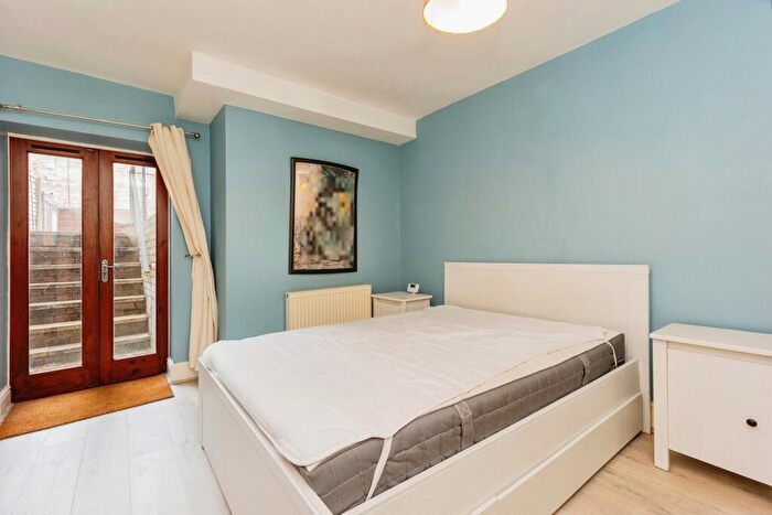 1 Bedroom Flat For Sale In Central Road, Didsbury, Manchester, Greater Manchester, M20