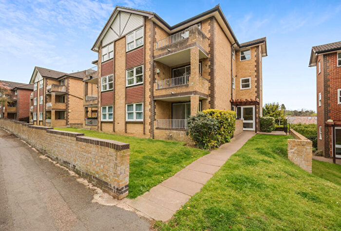 1 Bedroom Apartment For Sale In Waterslade, Elm Road, Redhill, Surrey, RH1