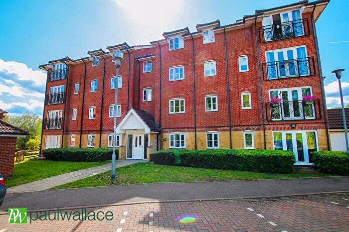 2 Bedroom Flat For Sale In Winnipeg Way, Turnford, EN10