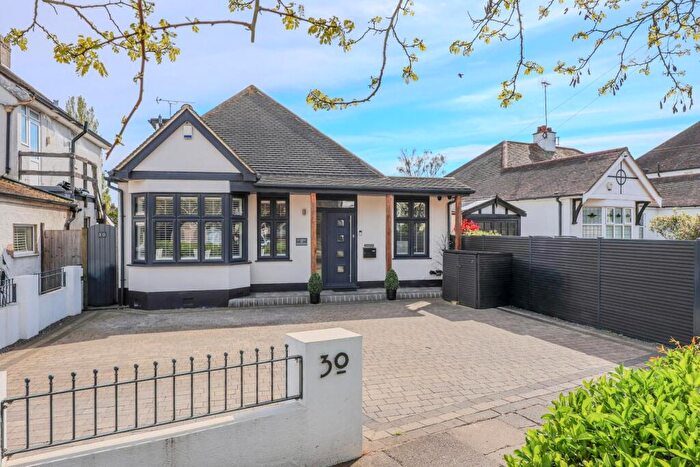 4 Bedroom Detached House For Sale In Clatterfield Gardens, Westcliff-On-Sea, SS0