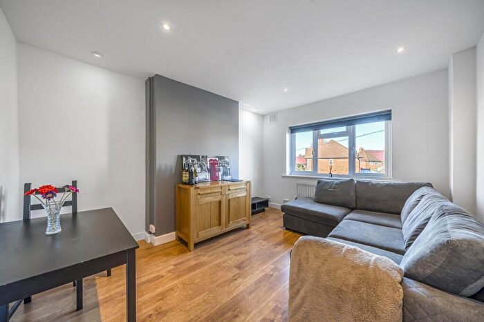 3 Bedroom Flat For Sale In Joan Crescent, Eltham, London, SE9