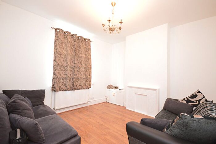 4 Bedroom Terraced House To Rent In Henniker Road, Stratford, E15