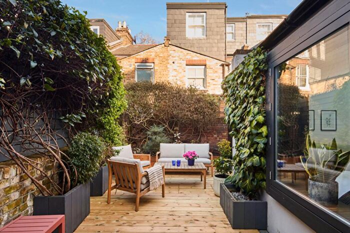 2 Bedroom Flat For Sale In Hawksley Road, London, N16