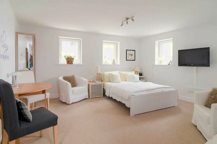 1 Bedroom Studio Flat To Rent In Norfolk Court, BA1