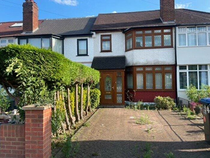 3 Bedroom House To Rent In Hoe Lane, Enfield, EN1