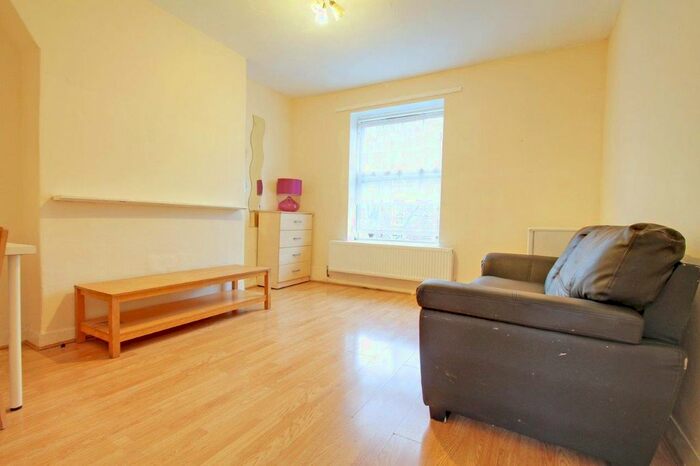 2 Bedroom Flat To Rent In Falmouth Road, London, SE1