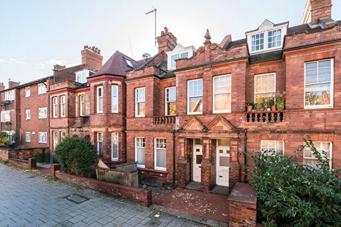 2 Bedroom Flat To Rent In Barcombe Avenue, Streatham Hill, SW2