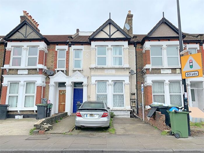 3 Bedroom Flat For Sale In Brownhill Road, Catford, London, SE6