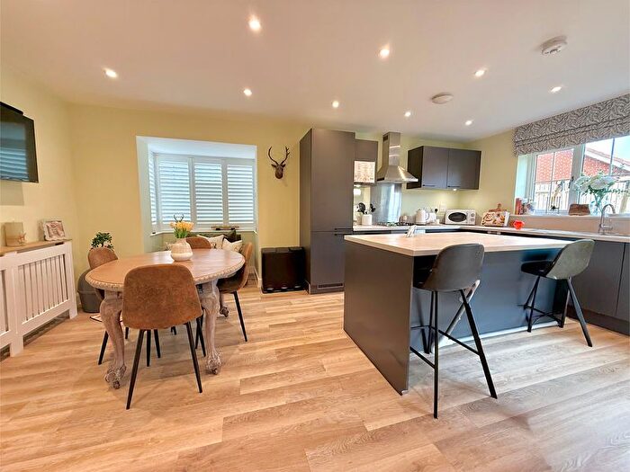 4 Bedroom Detached House For Sale In Deerhound Crescent, Bidwell, LU5