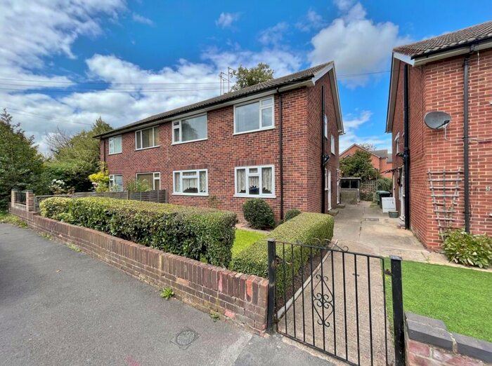 2 Bedroom Flat To Rent In Blagrave Close, Didcot, OX11