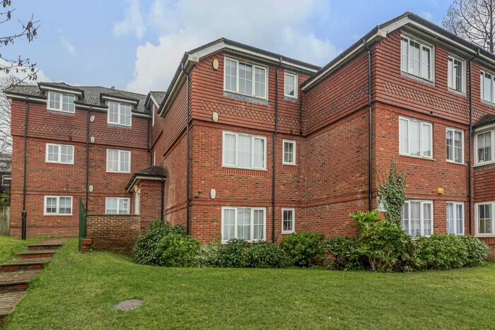 2 Bedroom Flat To Rent In Greatacre, Chesham, HP5