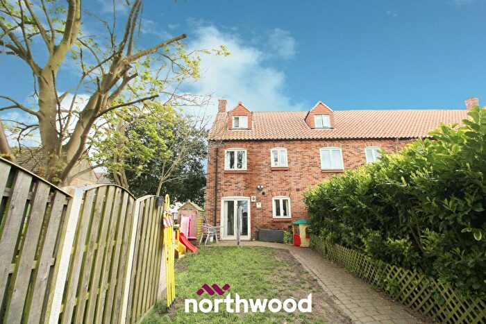 4 Bedroom Town House For Sale In Main Street, West Stockwith, Doncaster, DN10