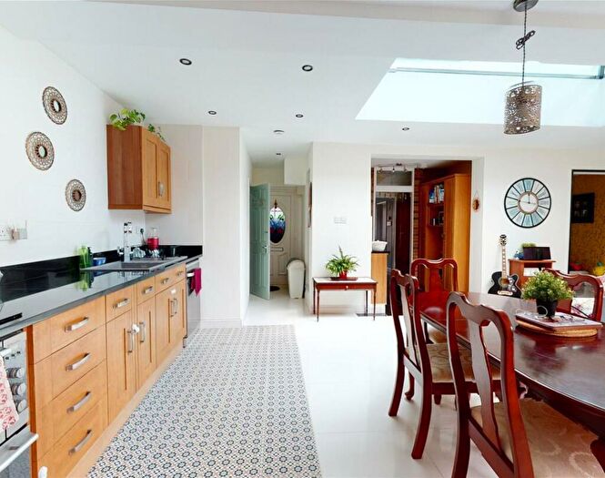 5 Bedroom Semi-Detached House For Sale In Canterbury Road, Kent, CT9 - Photo 4