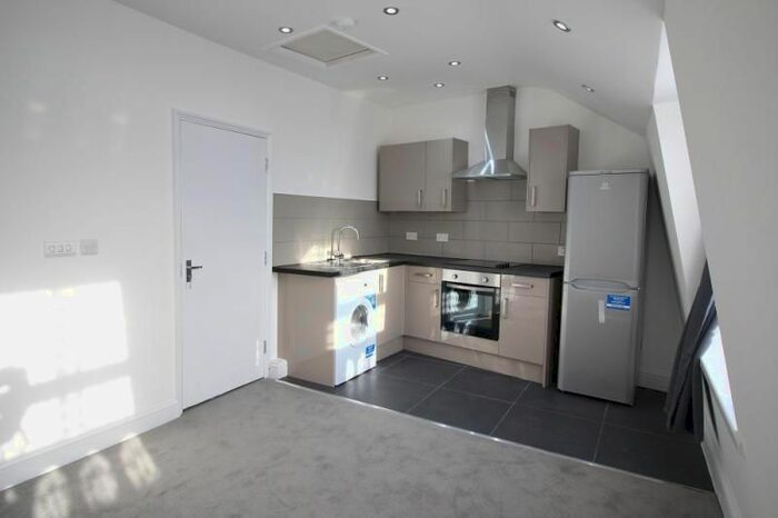 2 Bedroom Flat To Rent In Leabridge Road, Leyton, E10