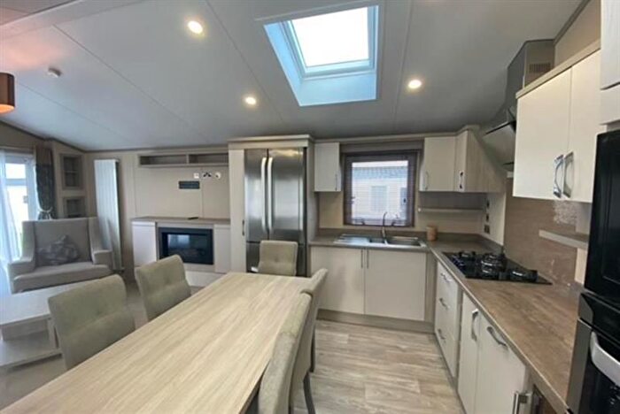 3 Bedroom Park Home For Sale In Main Road, Ventnor, PO38