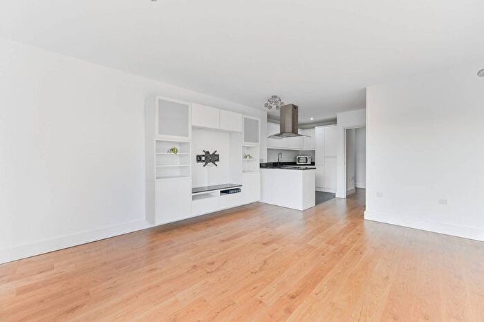 2 Bedroom Flat To Rent In Skyline Court, Central Croydon, Croydon, CR0