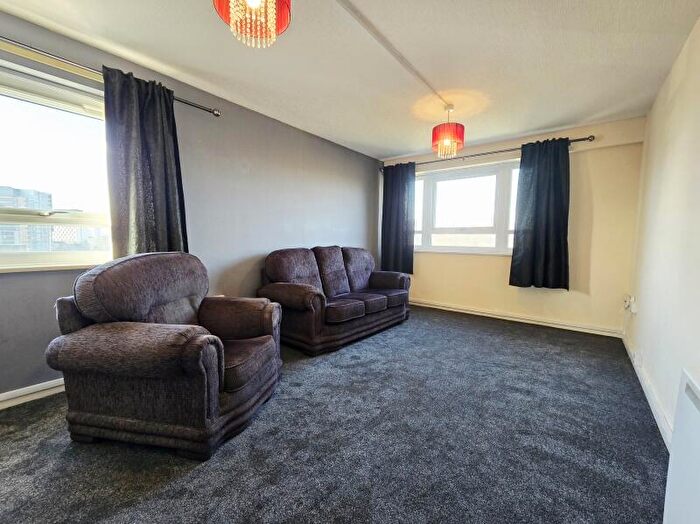 2 Bedroom Flat To Rent In Carlton Garth, Woodhouse, Leeds, LS7