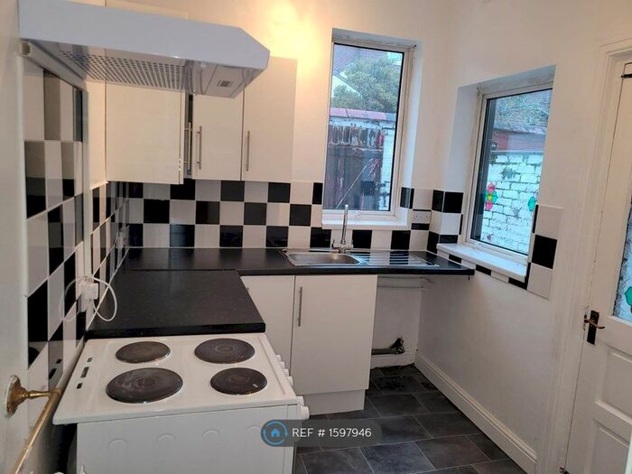 2 Bedroom Terraced House To Rent In Mayfield Grove, Manchester, M18