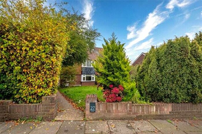 3 Bedroom Maisonette To Rent In Gerrards Close, London, N14