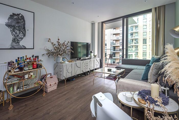 2 Bedroom Flat To Rent In Bridle Mews, London, E1