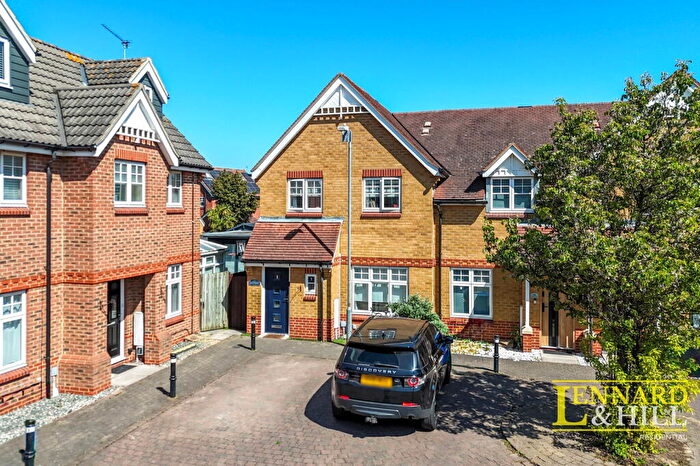 3 Bedroom End Of Terrace House For Sale In Gunning Road, Little Thurrock, Grays, RM17