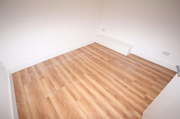 2 Bedroom Flat To Rent In A Lees Road, Uxbridge, UB8