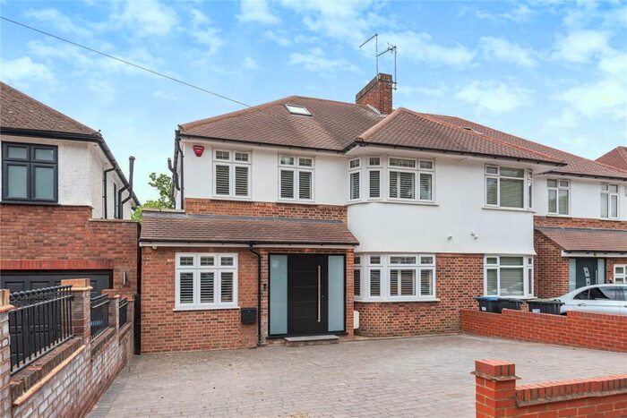 5 Bedroom Semi-Detached House To Rent In Chaseville Park Road, Winchmore Hill, London, N21