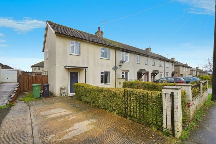 3 Bedroom End Of Terrace House For Sale In Queens Avenue, Highworth, Swindon, SN6