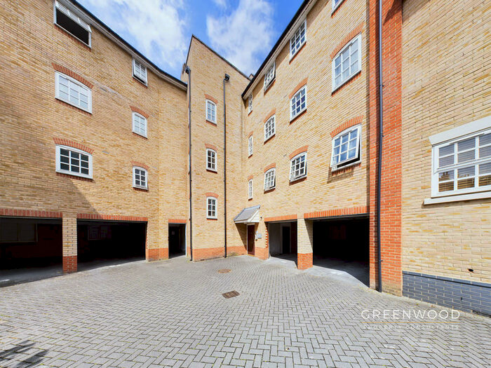 2 Bedroom Apartment To Rent In Albany Gardens, Colchester, CO2