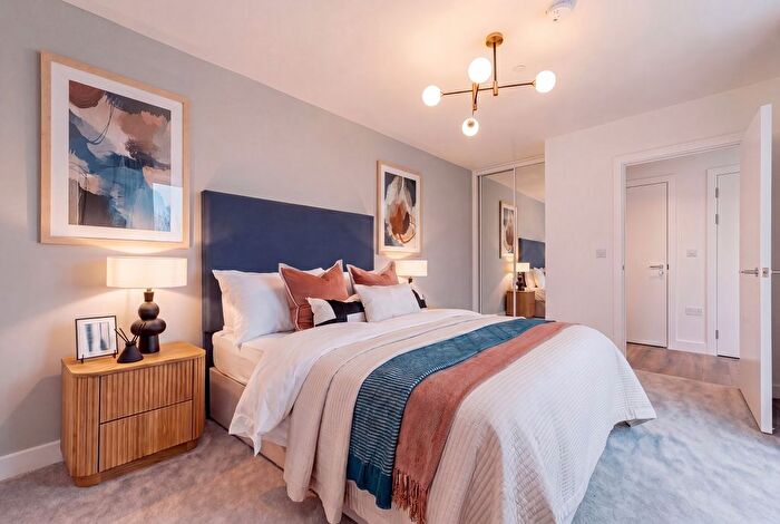 2 Bedroom Flat For Sale In Banks Road, Kidbrooke, SE3