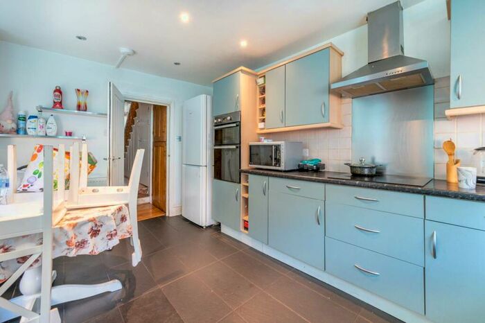 5 Bedroom House To Rent In Warwick Road, Stratford, London, E15