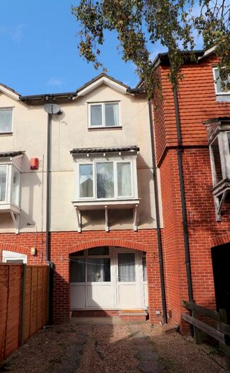 4 Bedroom House To Rent In Berkeley Close, SO15