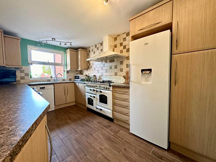 4 Bedroom Terraced House For Sale In New Waverley Road, Noak Bridge, SS15