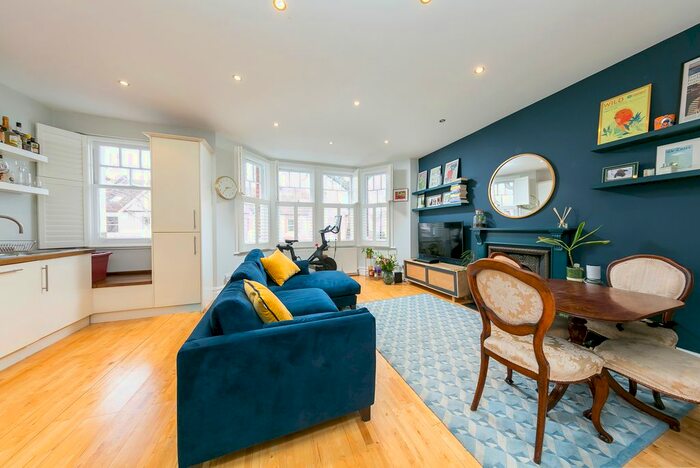 2 Bedroom Flat To Rent In Wavendon Avenue, London, W4