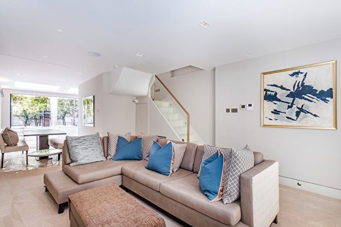 3 Bedroom Flat To Rent In Bourne Street, London, SW1W