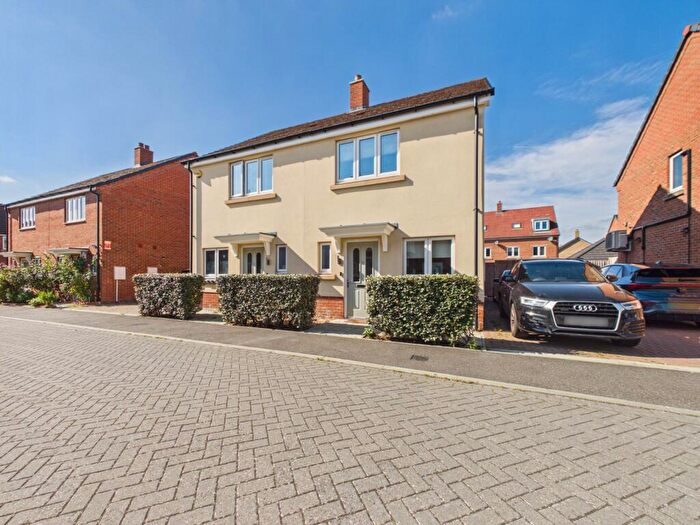 2 Bedroom Semi Detached House For Sale In Rosebay Avenue, Wexham, Berkshire, SL2