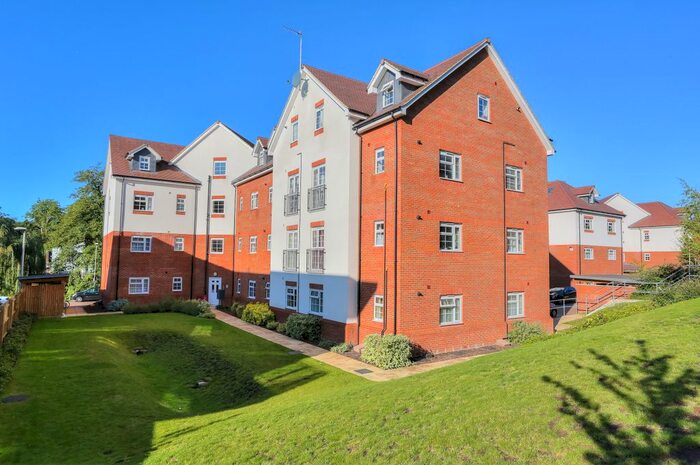 1 Bedroom Flat To Rent In Millstone Way, Harpenden, Herts, AL5