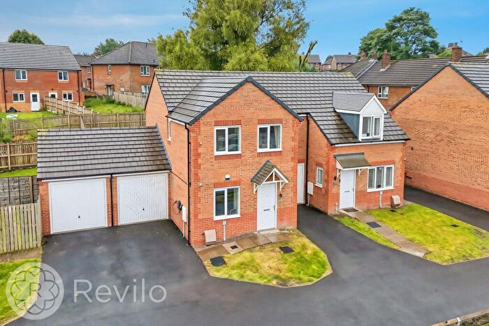 3 Bedroom Semi-Detached House For Sale In Balderstone Road, Rochdale, OL11