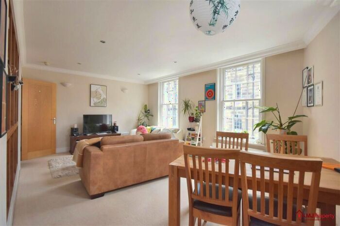 2 Bedroom Flat For Sale In Crescent Road, Tunbridge Wells, TN1