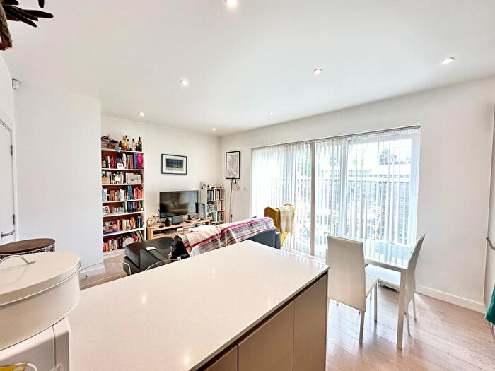 1 Bedroom Apartment To Rent In Seven Sisters Road, London, N4
